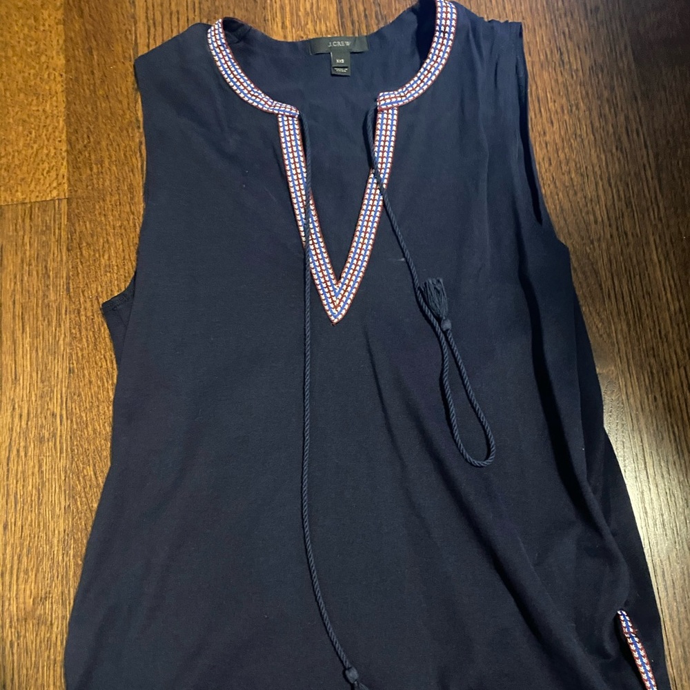 Cute top perfect for upcoming weather